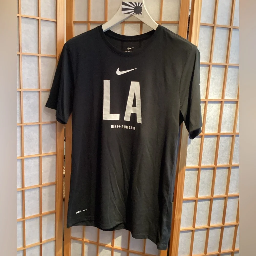 The Nike Tee LA Nike + Run Club Dri-Fit Tee Men's Size Medium - Picture 1 of 6